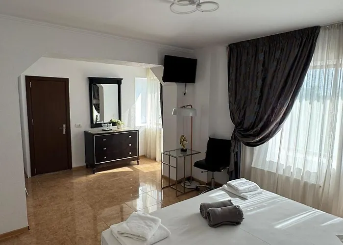 Πανσιόν Pensiunea Diamond 3*